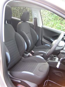 Peugeot 208 Allure interior