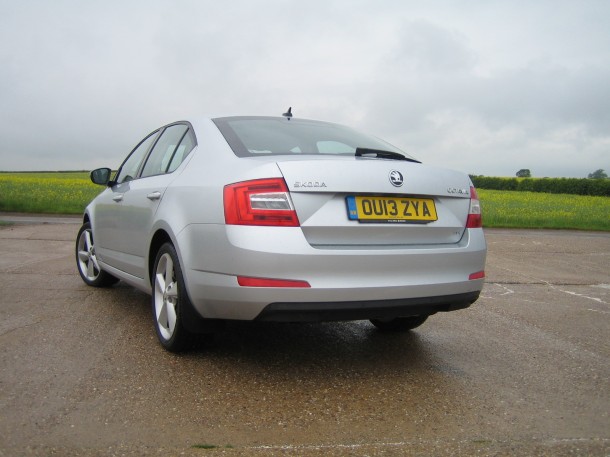 Skoda Octavia Elegance 1.6 TDI CR 105PS DPF road test report and review