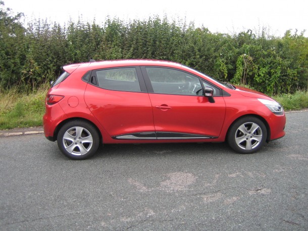 ROAD TEST REPORT AND REVIEW: Renault Clio Dynamique MediaNav dCi 90 S&S ECO