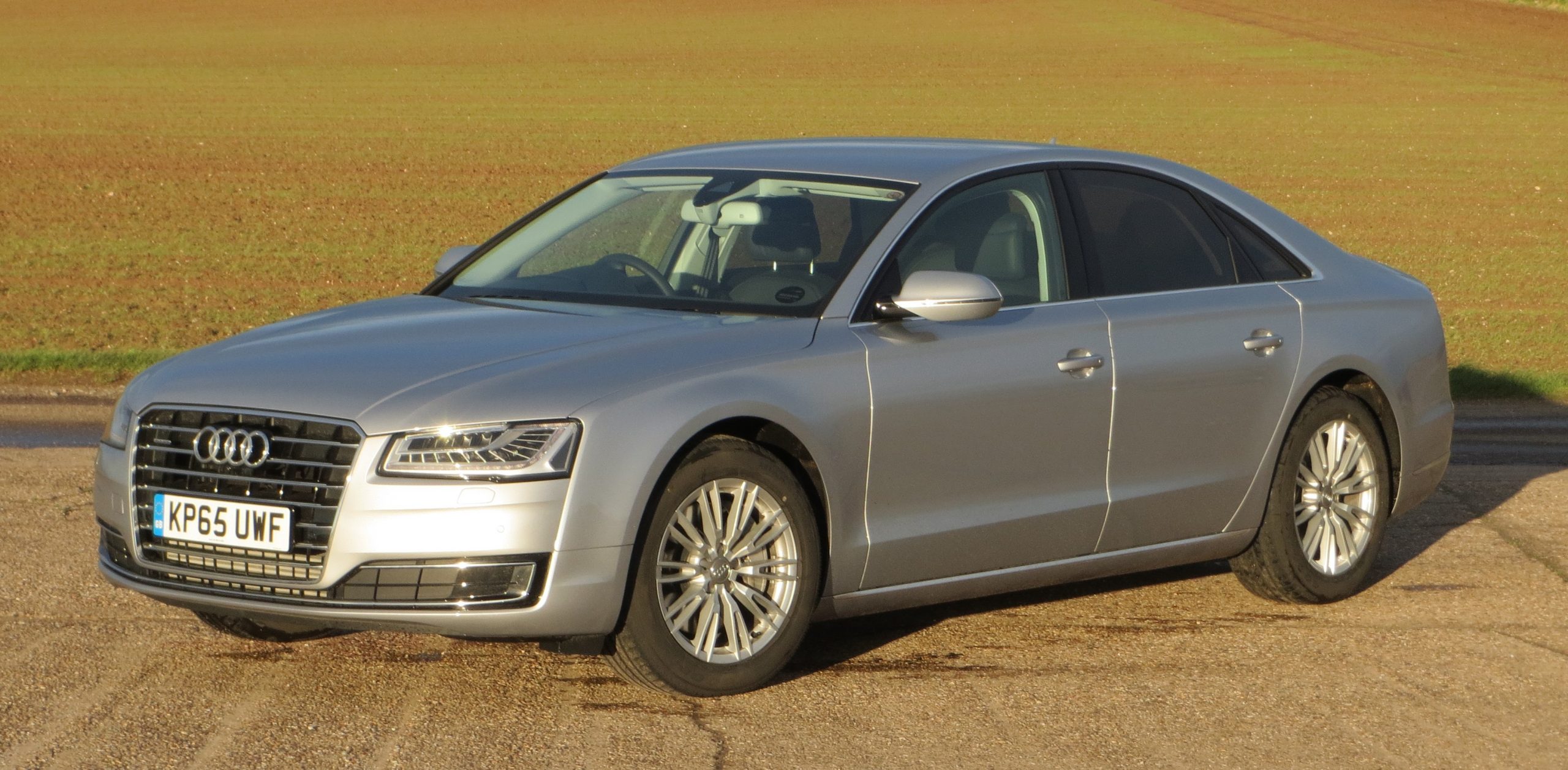 Audi A8 3.0 TDI quattro SE Executive 262PS tiptronic road ...